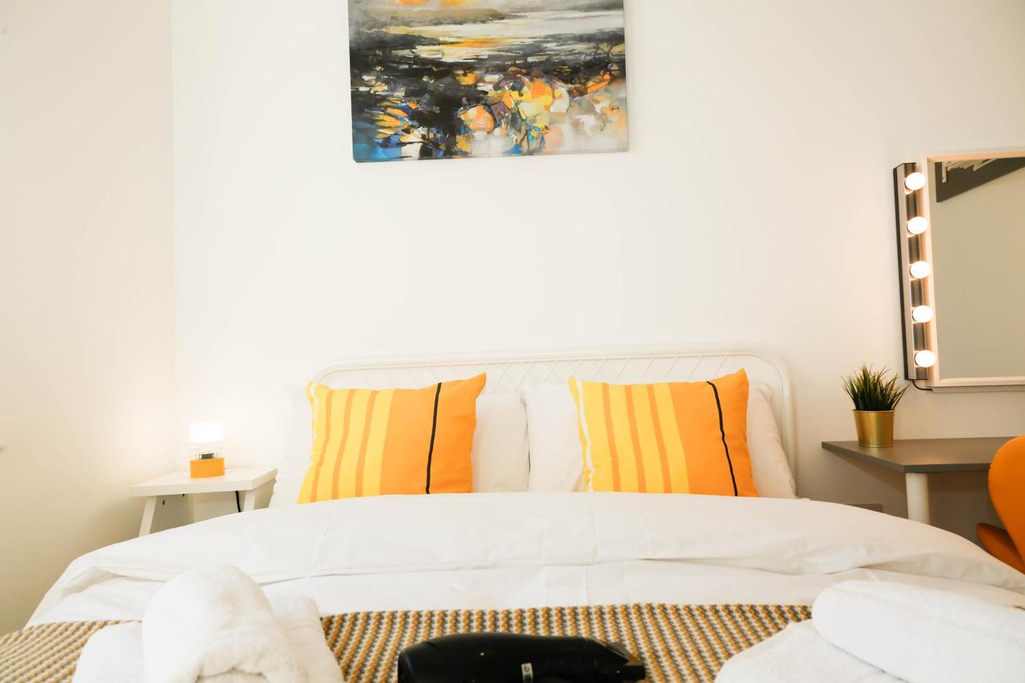 Luxury Rooms In Camden Town Near Shops, Cafes, Bars & Metro With Shared Bathrooms Londra Dış mekan fotoğraf